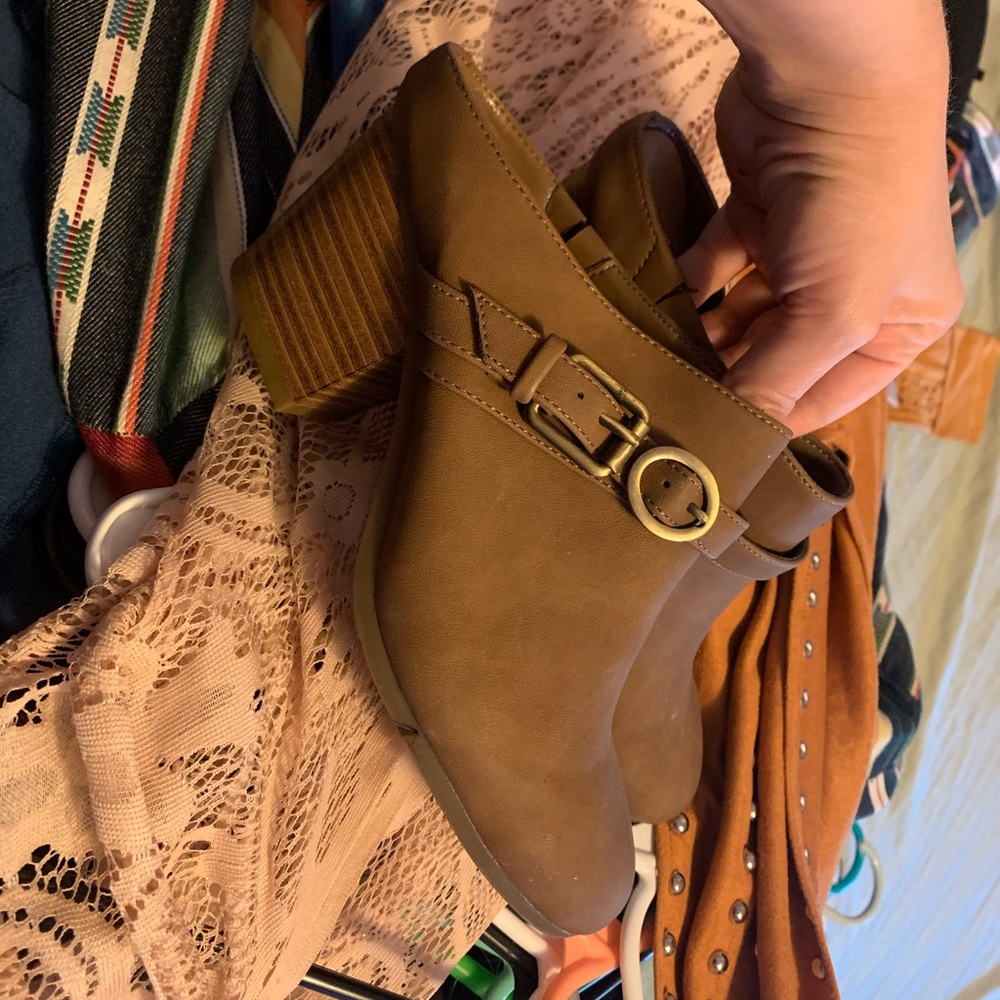 Aerosoles brand clog heels never worn